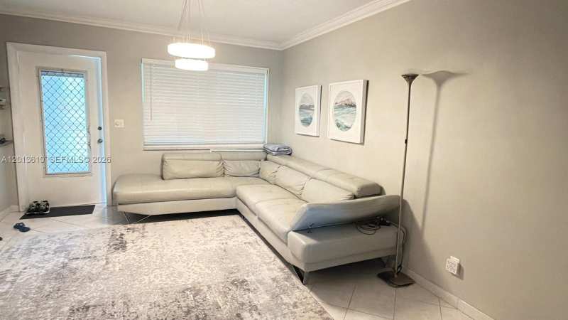 580 Egret Dr # 211, Hallandale Beach FL 33009
