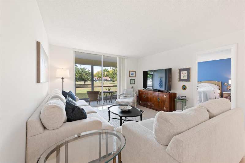 9420 S Hollybrook Lake Drive # 109, Pembroke Pines FL 33025