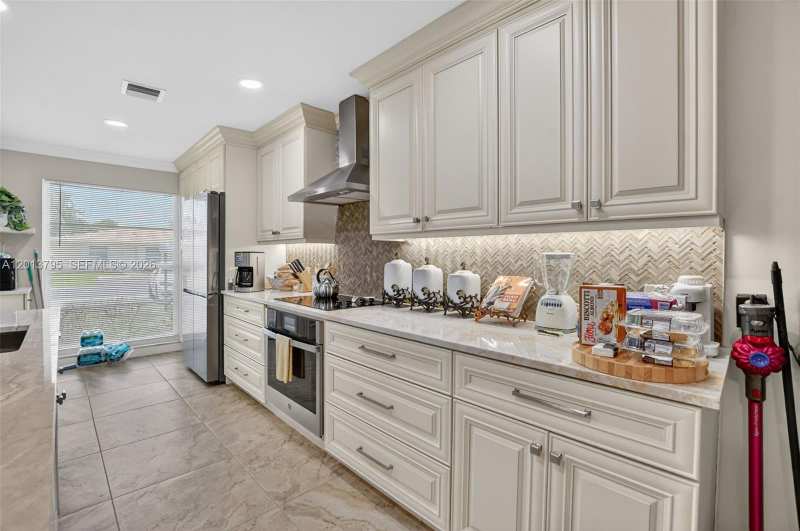8749 Belle Aire Dr # 237, Boca Raton FL 33433