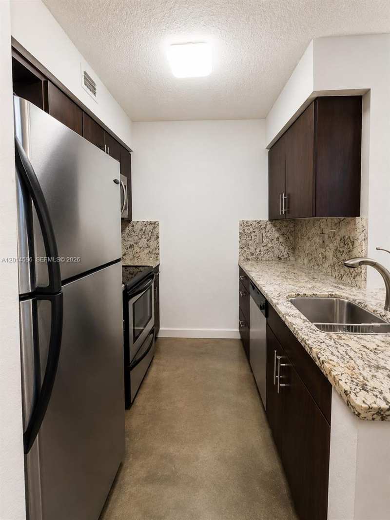 2890 N Oakland Forest Dr # 203, Oakland Park FL 33309