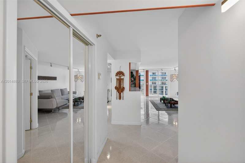 2401 Collins Ave # 1406, Miami Beach FL 33140