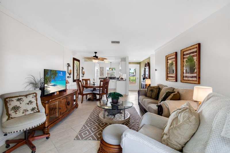 2533 Dudley Dr, West Palm Beach FL 33415