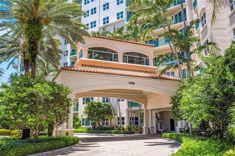 19900 E Country Club Drive # 210, Aventura FL 33180