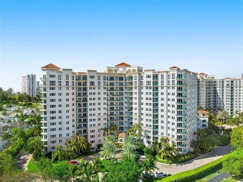19900 E Country Club Drive # 210, Aventura FL 33180