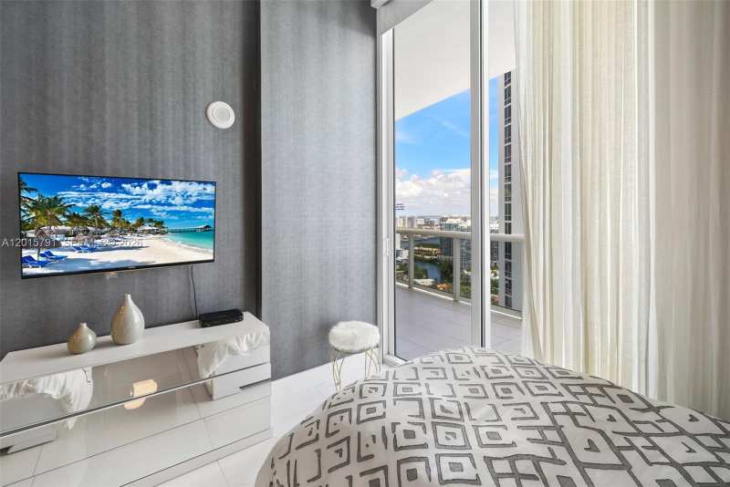 15901 Collins Ave # 3302, Sunny Isles Beach FL 33160