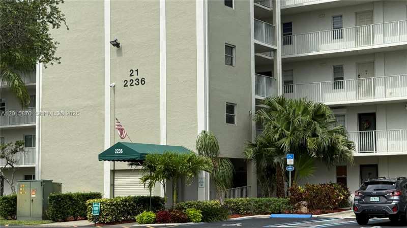 2236 N Cypress Bend Dr # 207, Pompano Beach FL 33069