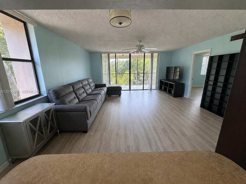 6800 Cypress Rd # 415, Plantation FL 33317