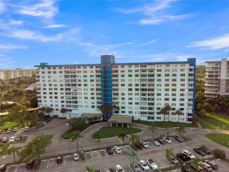 4001 Hillcrest Dr # 812, Hollywood FL 33021