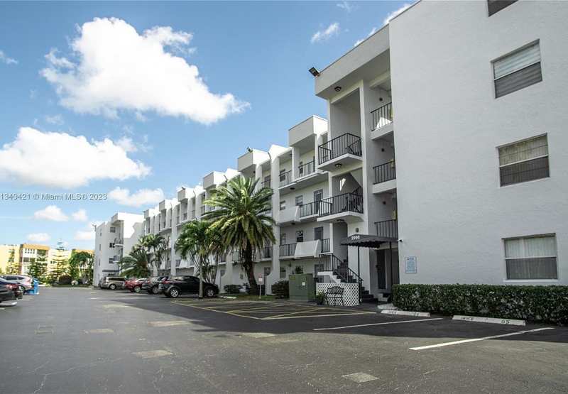 2998 Sunrise Lakes Drive E # 116, Sunrise FL 33322