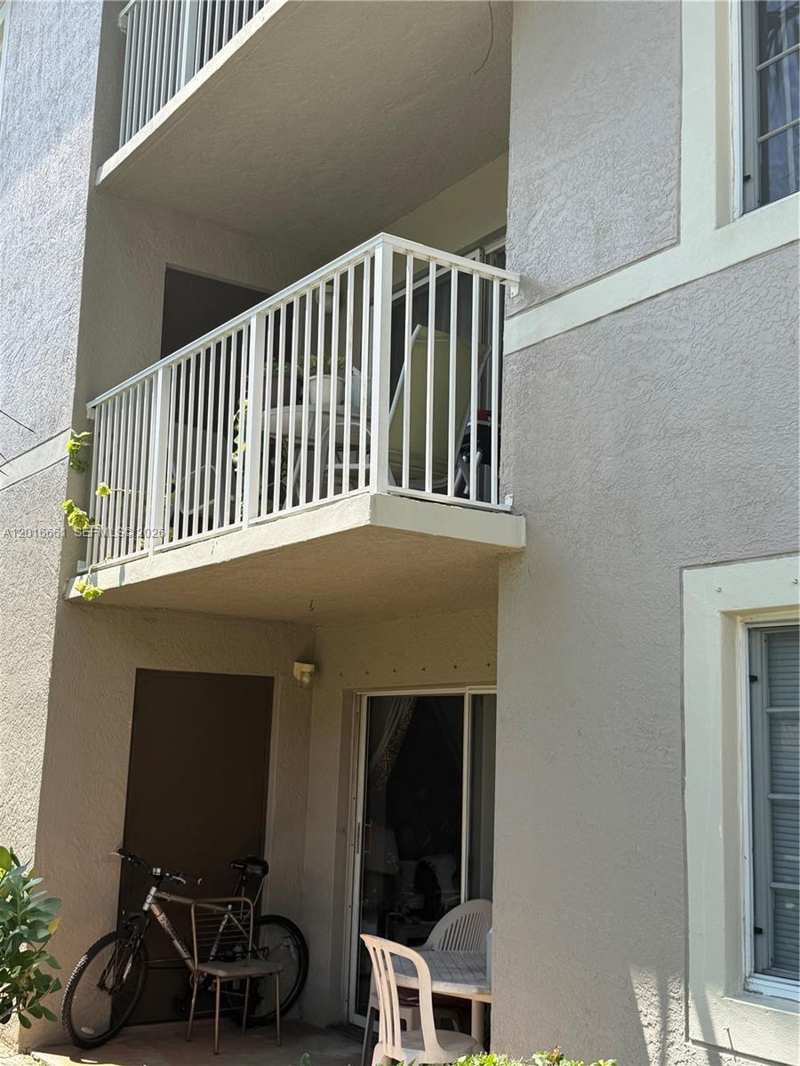 5045 Wiles Rd # 201, Coconut Creek FL 33073