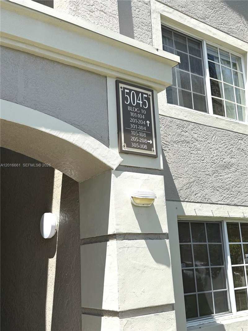 5045 Wiles Rd # 201, Coconut Creek FL 33073