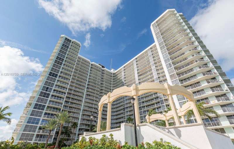 7601 E Treasure Dr # 2406, North Bay Village FL 33141