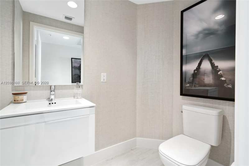 17111 Biscayne Blvd # 209, North Miami Beach FL 33160