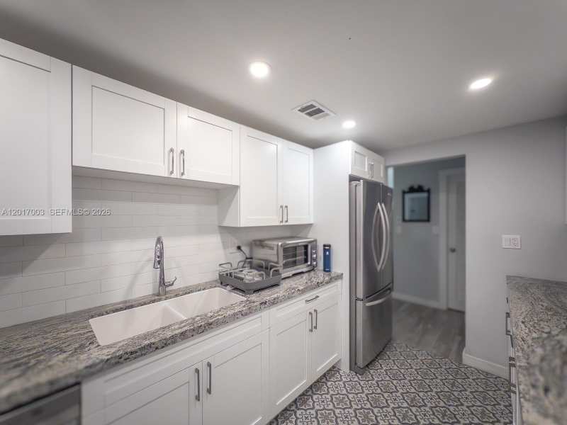 90 Edgewater Dr # 114, Coral Gables FL 33133