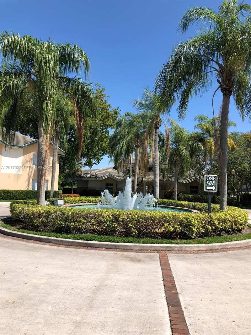 9855 Westview Dr # 723, Coral Springs FL 33076