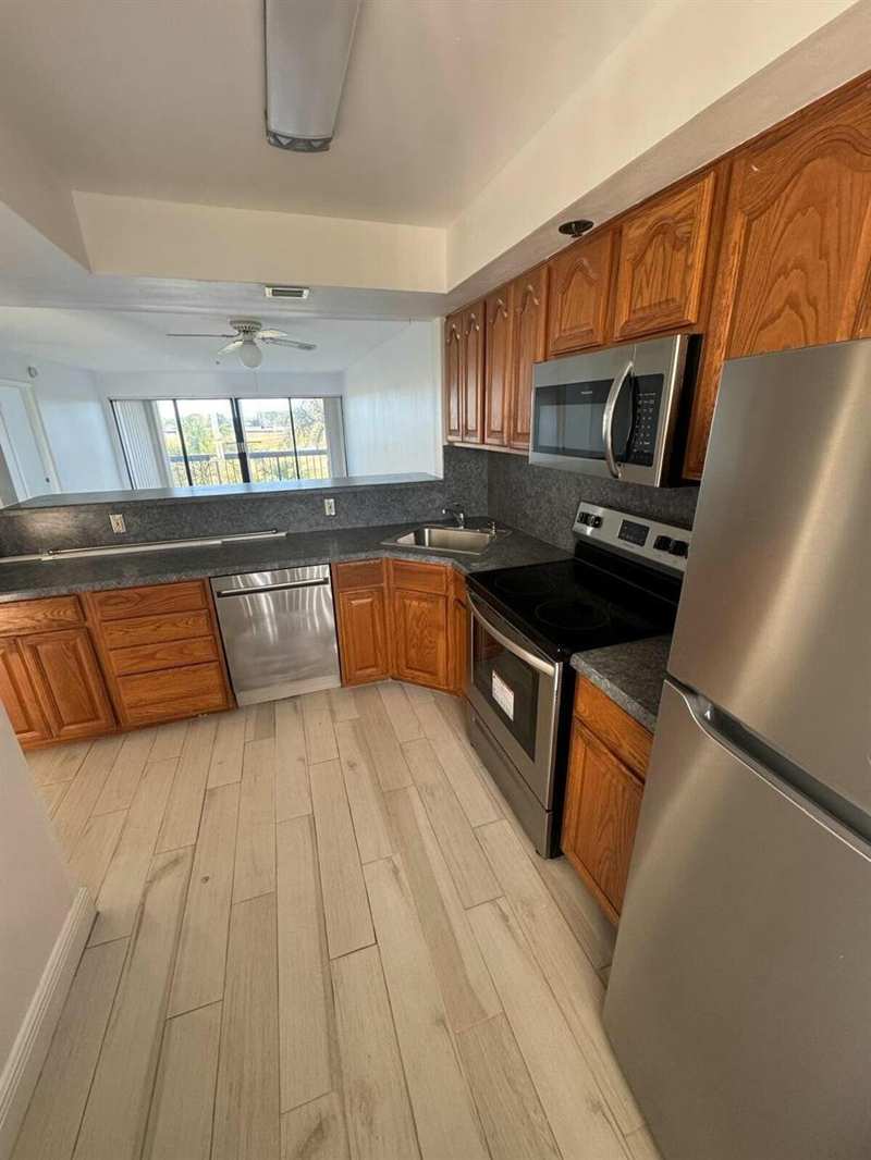 3000 Presidential Way # 404, West Palm Beach FL 33401