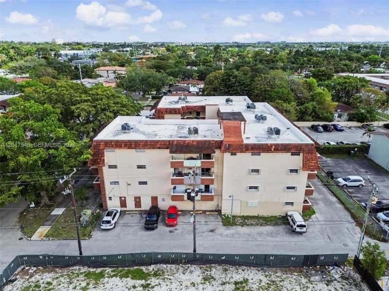 685 Miller Dr # E205, Miami Springs FL 33166