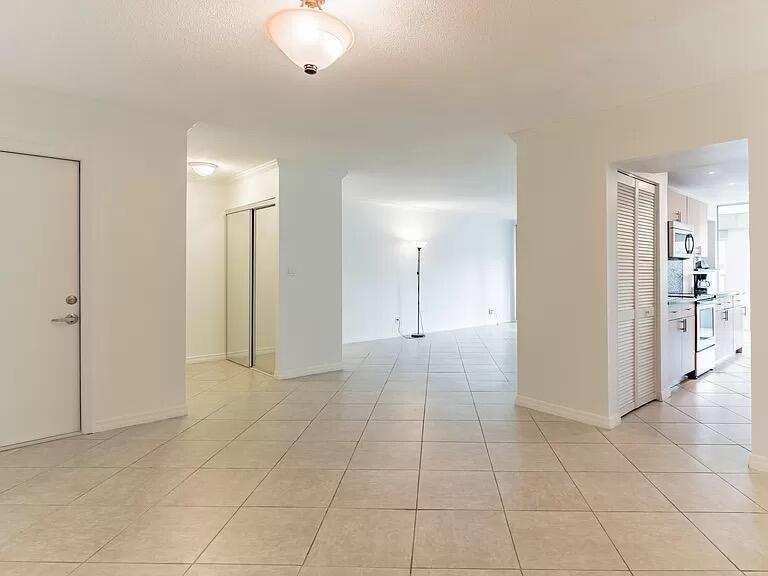 6901 Cypress Road # C14, Plantation FL 33317