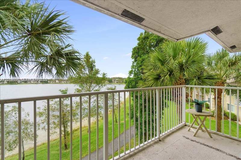 5065 Wiles Rd # 308, Coconut Creek FL 33073