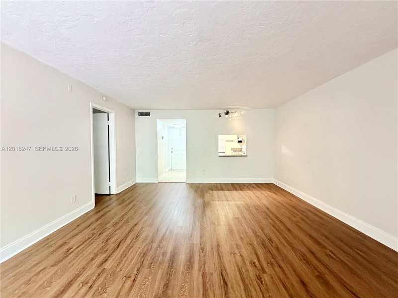 450 Commodore Dr # 214, Plantation FL 33325