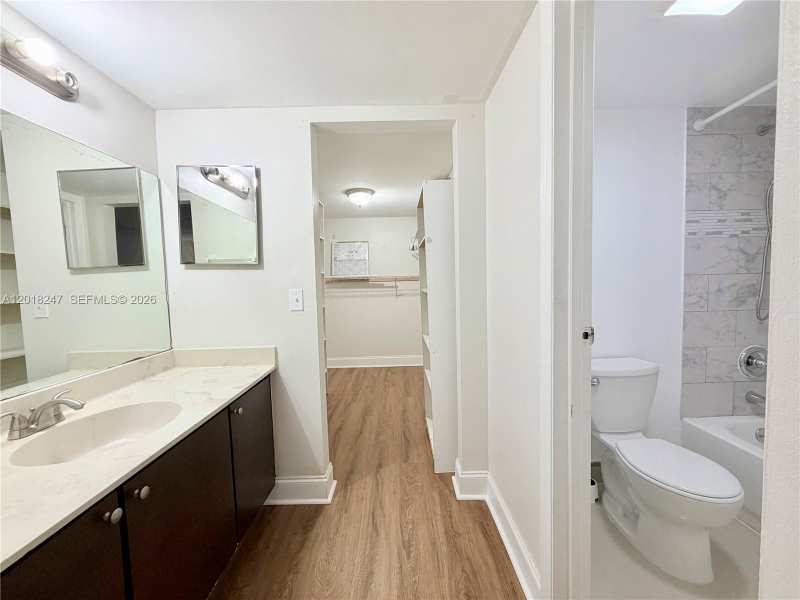 450 Commodore Dr # 214, Plantation FL 33325