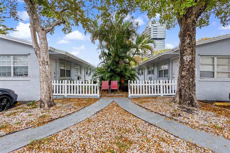 923 SE 2nd Ave # 1, Hallandale Beach FL 33009