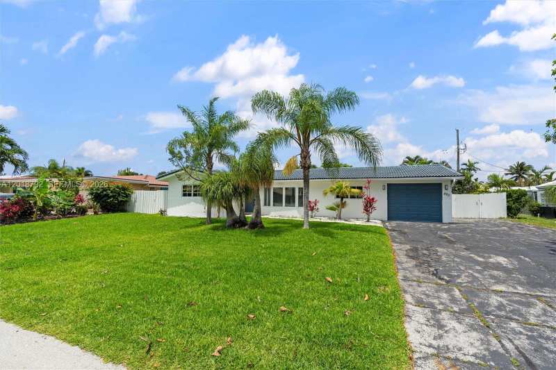 4211 NE 27th Ave, Lighthouse Point FL 33064