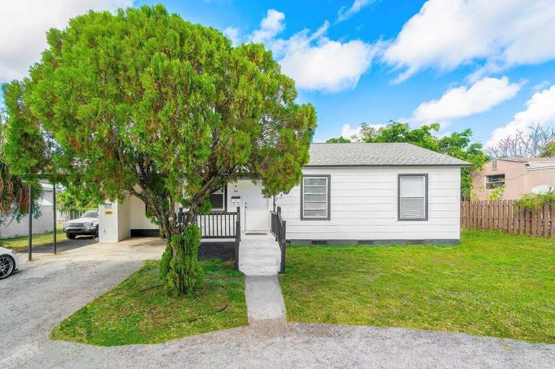 921 43rd Street, West Palm Beach FL 33407