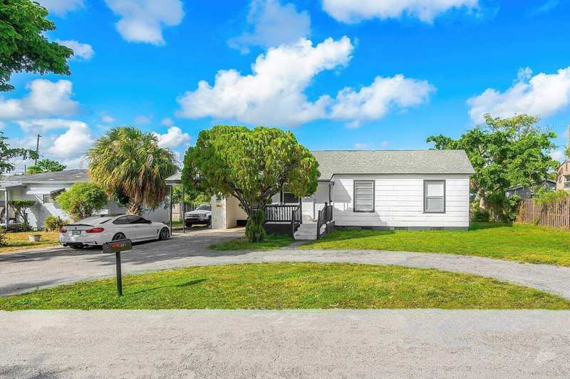 921 43rd Street, West Palm Beach FL 33407
