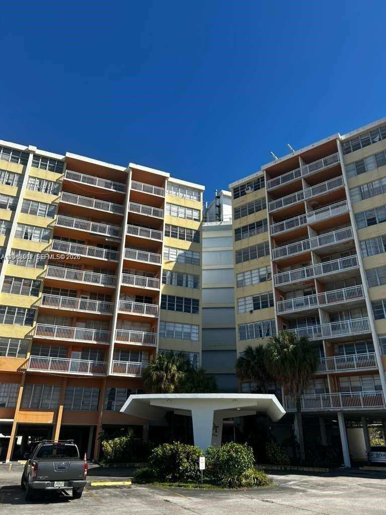 2025 NE 164th St # 810, North Miami Beach FL 33162