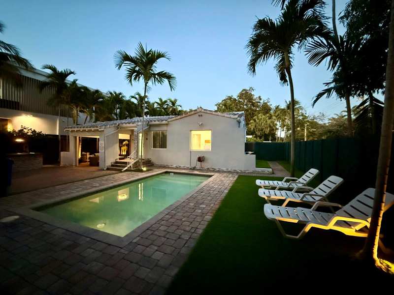700 NE 17th Way, Fort Lauderdale FL 33304