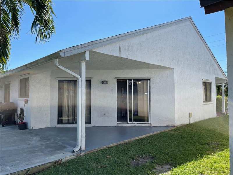 1231 SW 112th Avenue, Pembroke Pines FL 33025