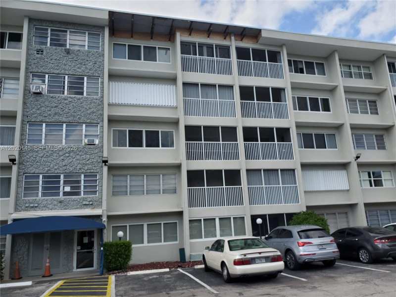 330 SE 2nd St # 203H, Hallandale Beach FL 33009
