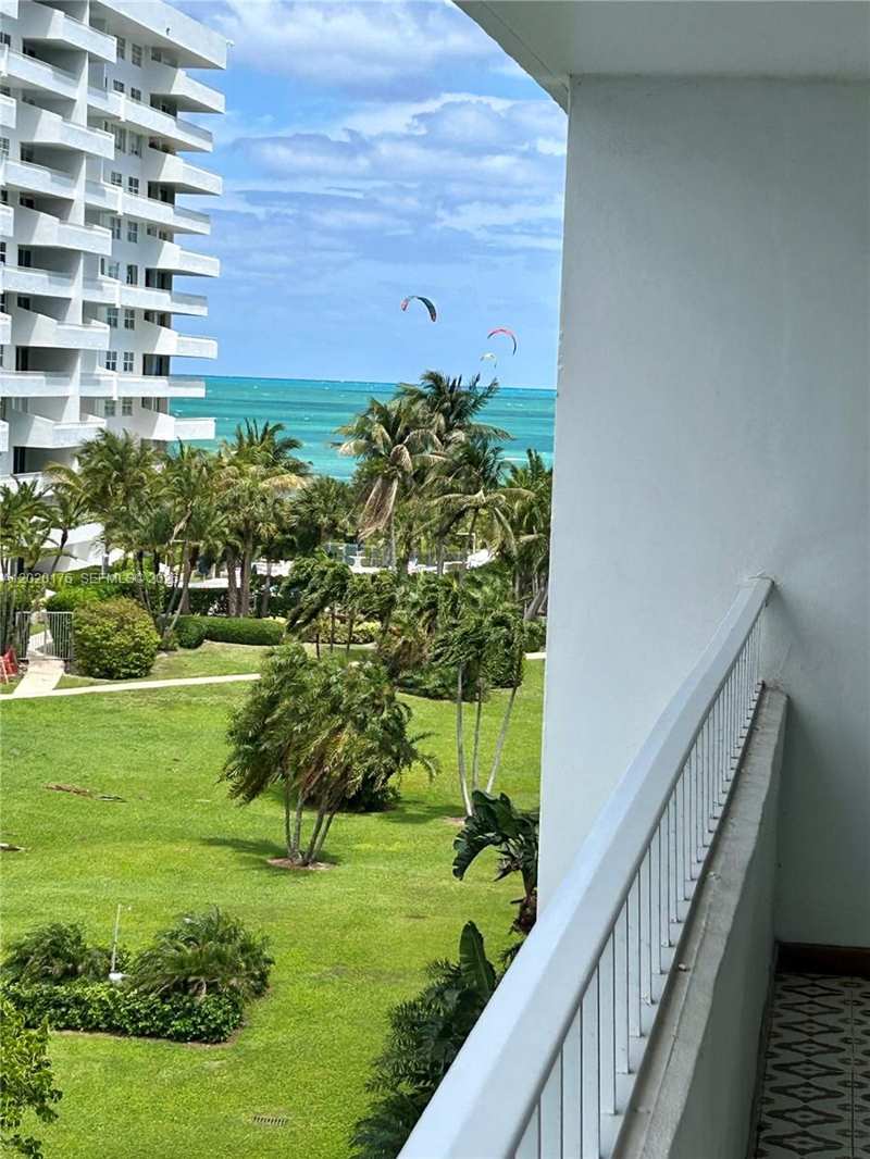 199 Ocean Lane Dr # 512, Key Biscayne FL 33149