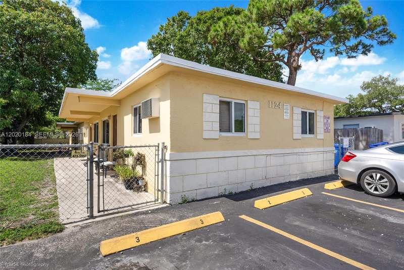 1124 NW 2nd St # 2, Fort Lauderdale FL 33311