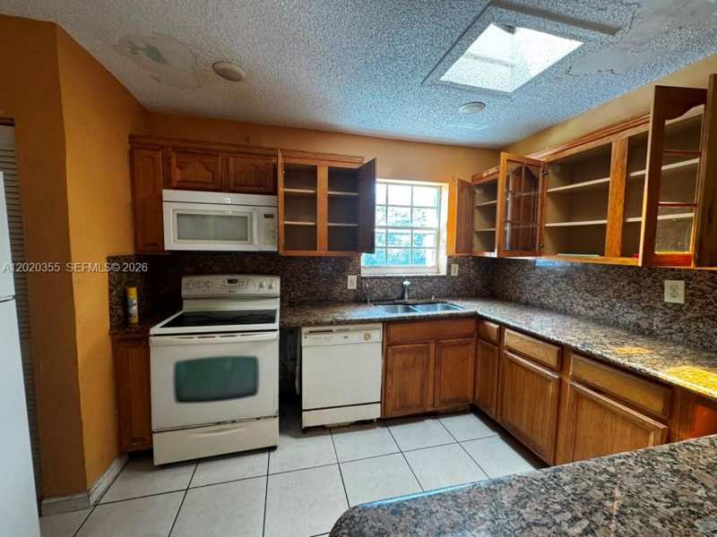 1251 NW 190th St, Miami Gardens FL 33169