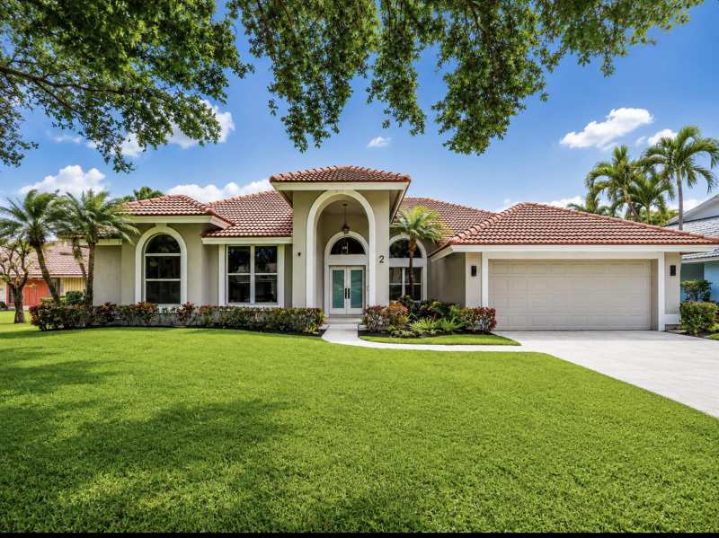 2 Old Fence Road, Palm Beach Gardens FL 33418