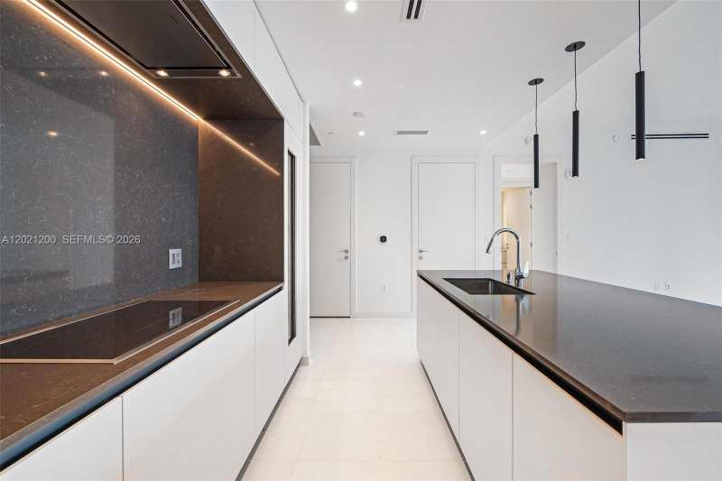 300 Biscayne Boulevard Way # 2906W, Miami FL 33131