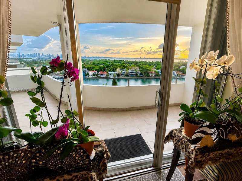 5151 Collins Ave # 1520, Miami Beach FL 33140