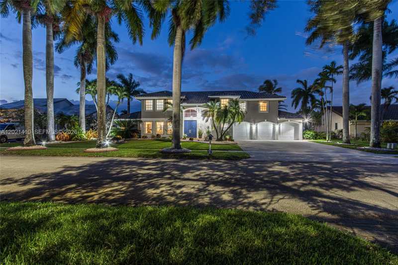 19361 NW 8th St, Pembroke Pines FL 33029
