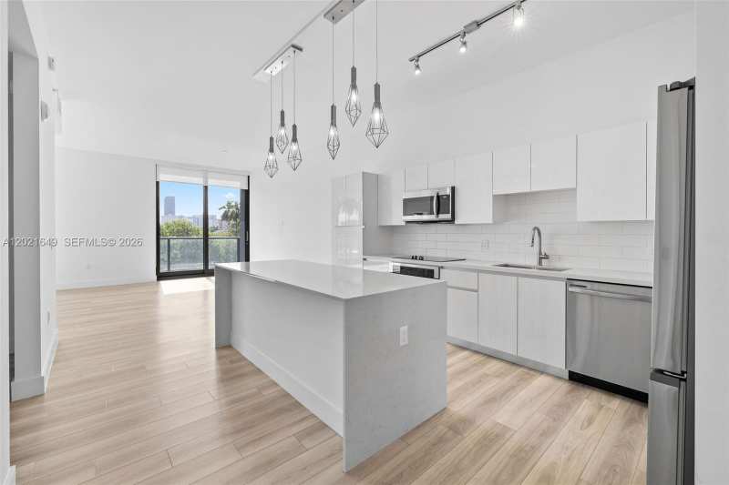 101 Diplomat Pkwy # 204, Hallandale Beach FL 33009
