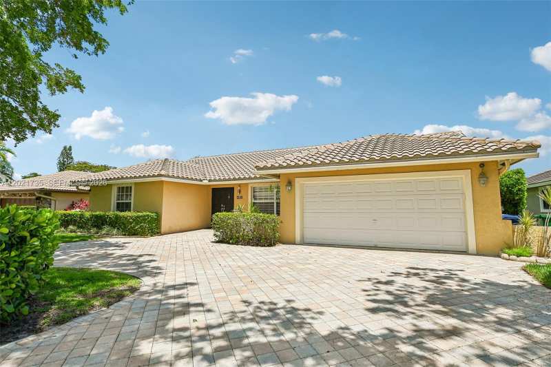 483 NW 107th Ave, Coral Springs FL 33071