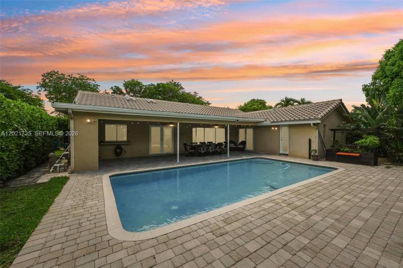 483 NW 107th Ave, Coral Springs FL 33071