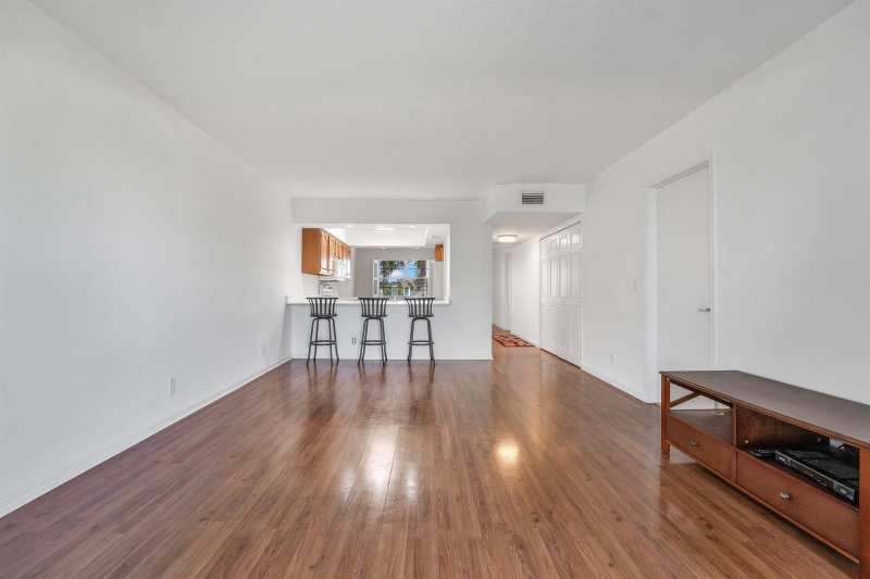 3075 Gardens E Drive # 24, Palm Beach Gardens FL 33410