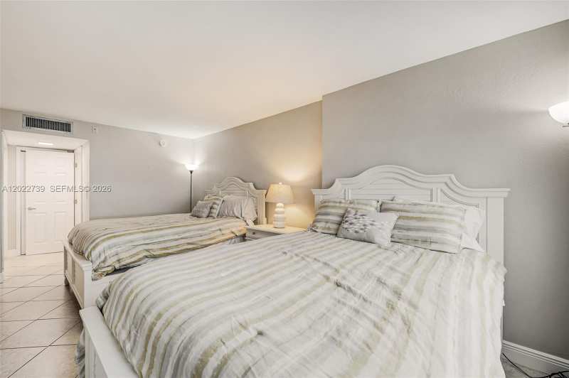 6039 Collins Ave # 936, Miami Beach FL 33140