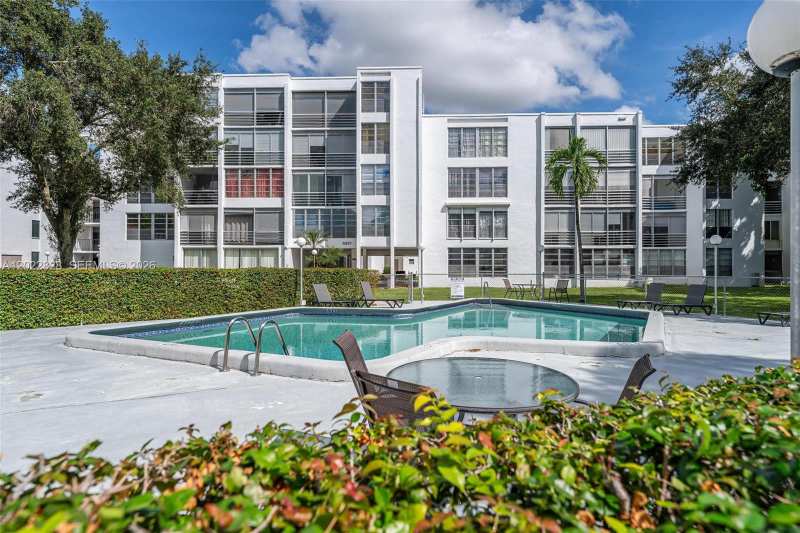 6923 Cypress Rd # C12, Plantation FL 33317