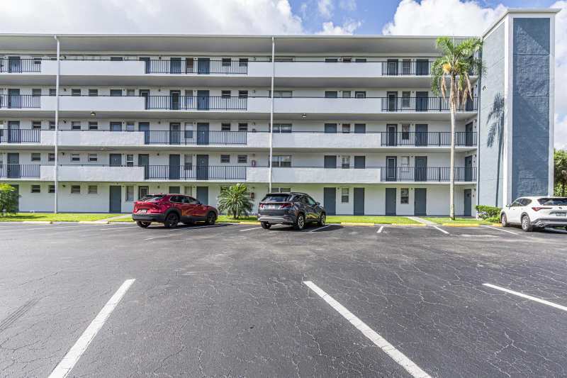 950 Hillcrest Drive # 514, Hollywood FL 33021