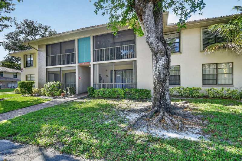 9810 Pineapple Tree, Drive # 103, Boynton Beach FL 33436