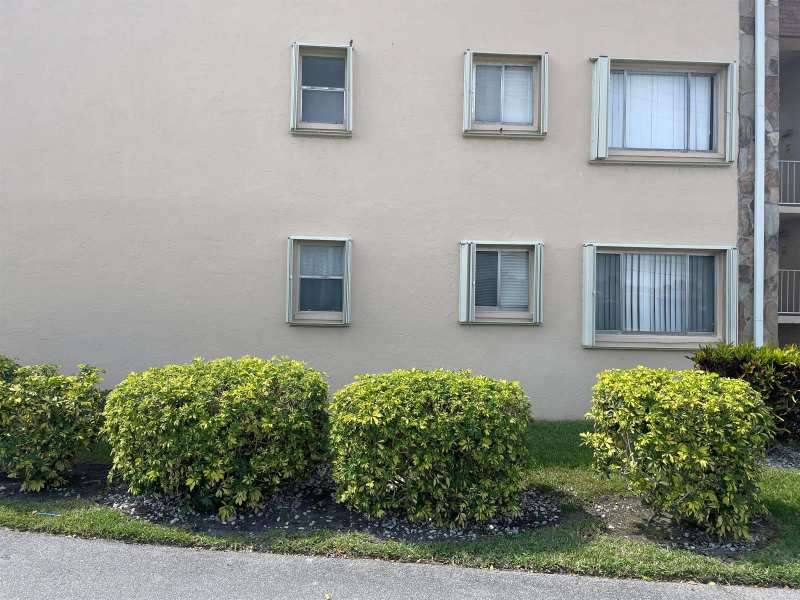 700 Village Green Court # 101, Palm Springs FL 33461