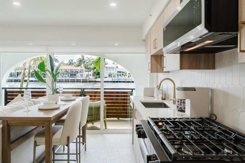 1075 Spanish River Road # 7, Boca Raton FL 33432